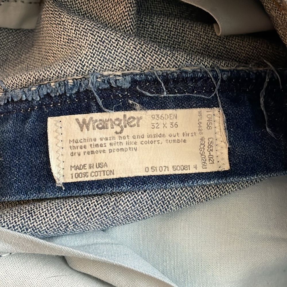 Men’s Wrangler Jean - Picture 3 of 4